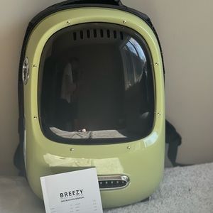 New Breezy cat or small dog bubble backpack. New condition.